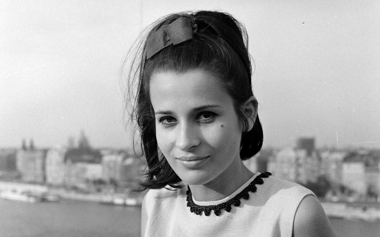 Retró képfelismerő kvíz: Csak a 60 év felettiek ismerik fel a legendás énekesnőt a képen!