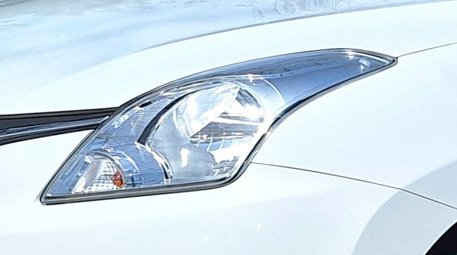 Csak a legnagyobb autószakértők tudják, hogy milyen autó lámpája van ezen a képen!