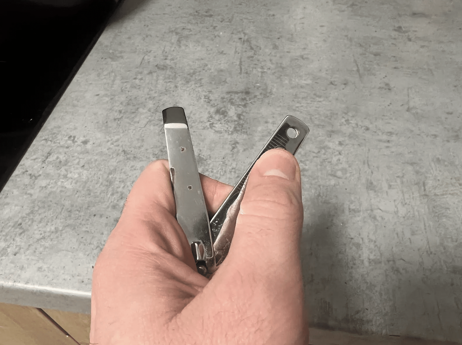 Napi fejtörő: Miért van egy kis lyuk a körömcsipeszen?