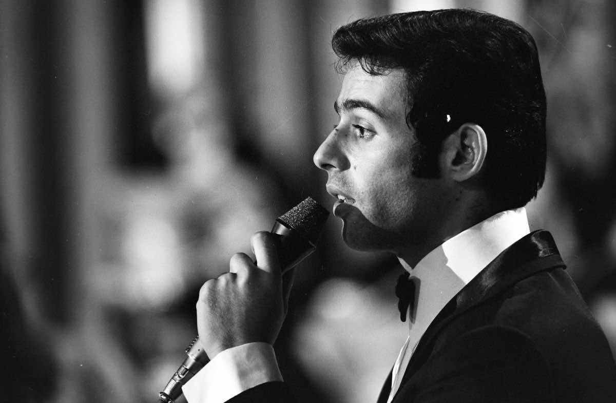 Napi retro feladat: Ki látható ezen a régi fényképen?