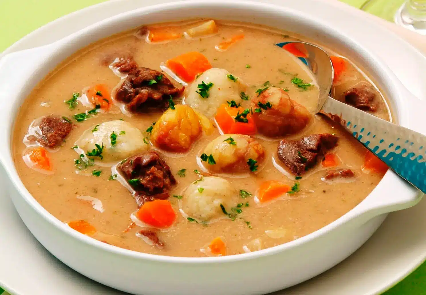 Ételfelismerő kvíz: Egy igazán ínycsiklandozó ételt hoztunk el nektek, kitaláljátok, mi az?