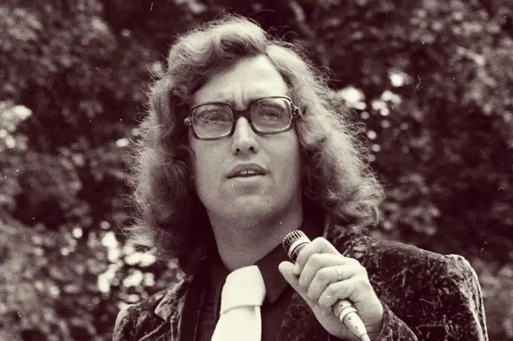 Hétvégi retró kvíz: Az emberek 90%-a ismeri a dalait, na de a fiatalkori képén már nem olyan biztos, hogy felismerik!