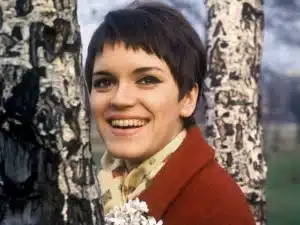 Csak a 90-es évek előtt született emberek ismerik fel a képen a művésznőt! Neked menni fog ez a retró kvíz?