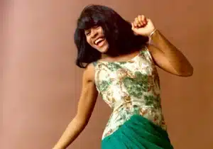 Retró képfelismerő: A világ egyik legcsodálatosabb hangja. Felismered egy fiatalkori kép alapján?