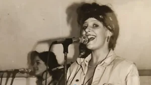 Retró képfelismerő: Ki énekel ezen a régi fényképen?