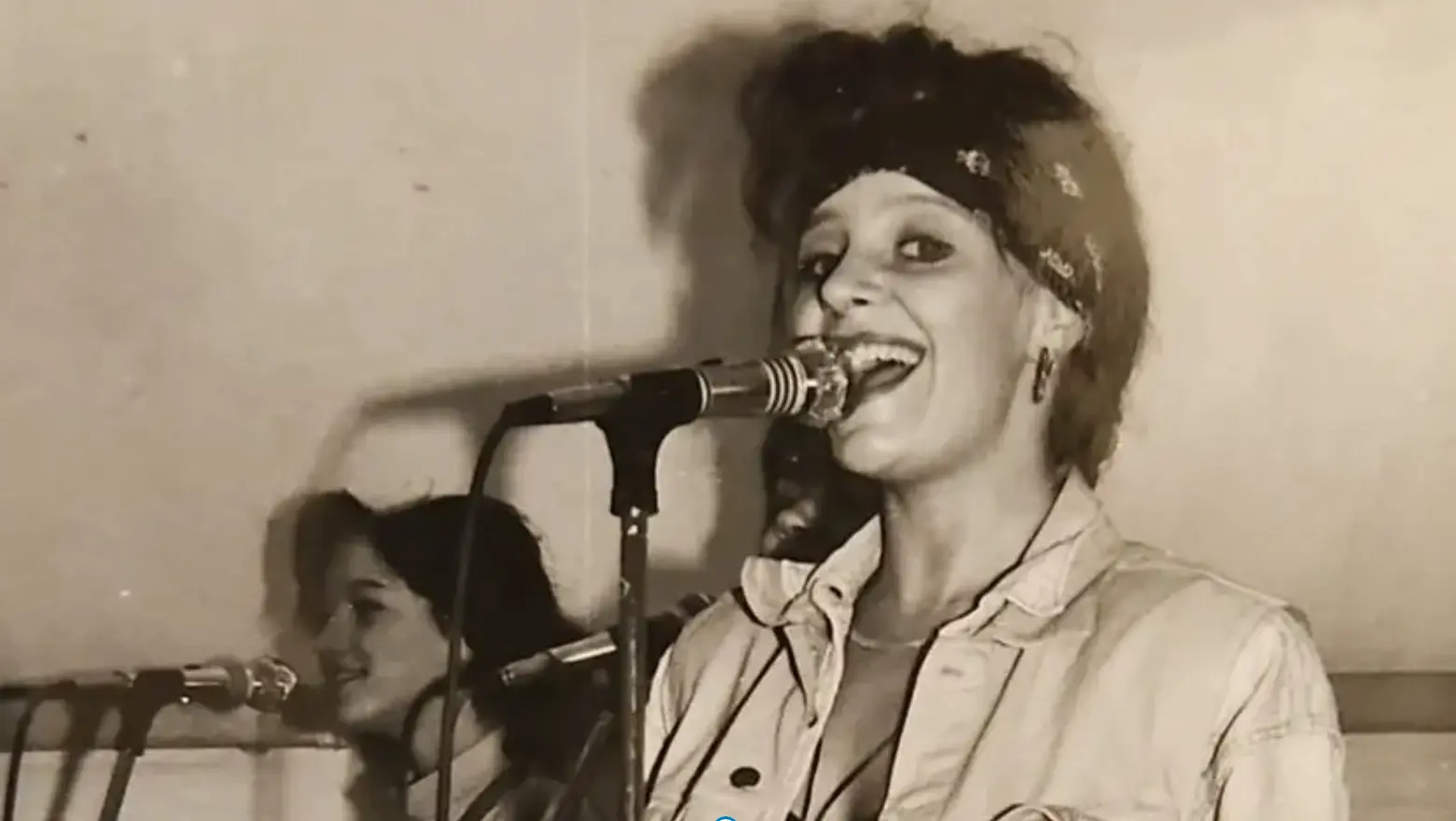 Retró képfelismerő: Ki énekel ezen a régi fényképen?