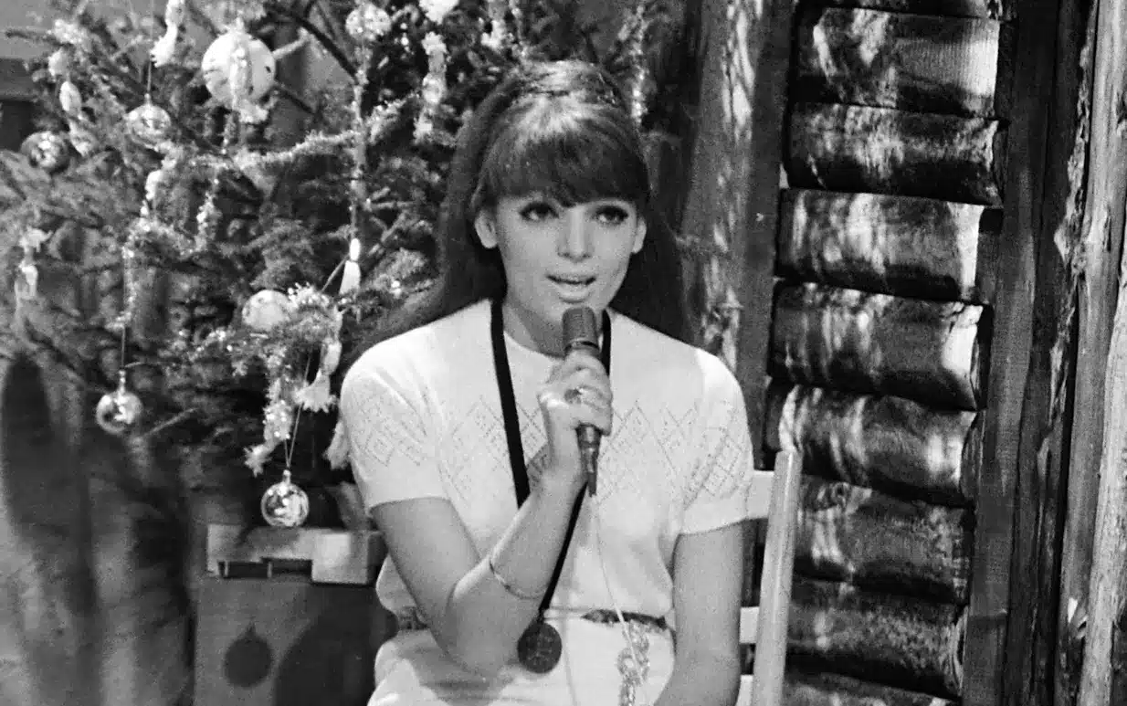 Retró kvíz: Felismered A művésznőt a képen? Ha nem múltál el még 40, szinte esélyed sincs!