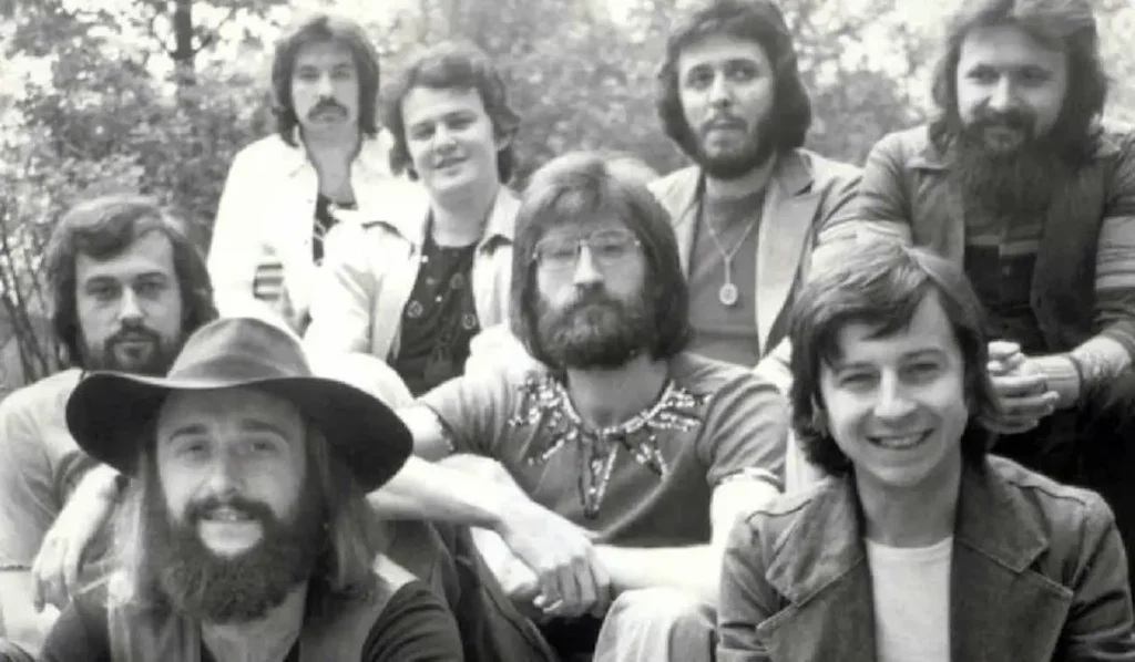 Retró kvíz: Felismered a nagysikerű együttest ezen a régi fényképen? 40 év alatt szinte esélytelen!