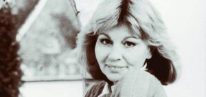 Retró képfelismerő: Felismered ki ez a mosolygós hölgy ezen a régi fényképen?