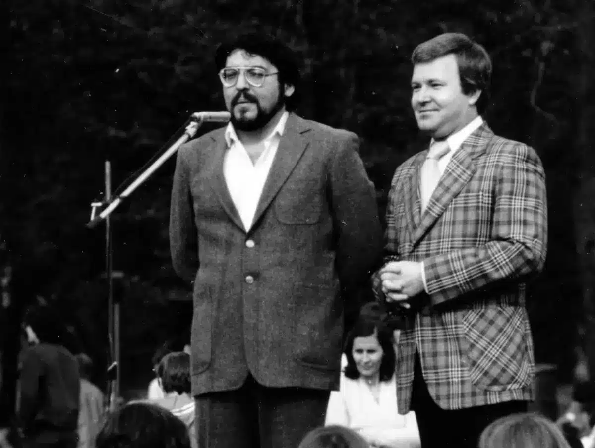 Retró kvíz: Felismered, ki szerepel a bal oldalán a képnek?